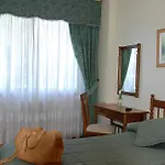America Hotel 2*