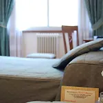 America Hotel 2*
