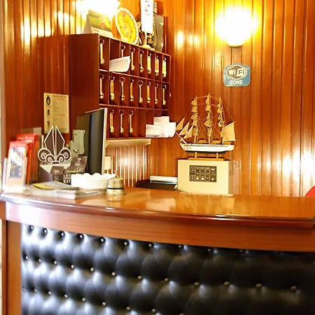 America Hotel 2*
