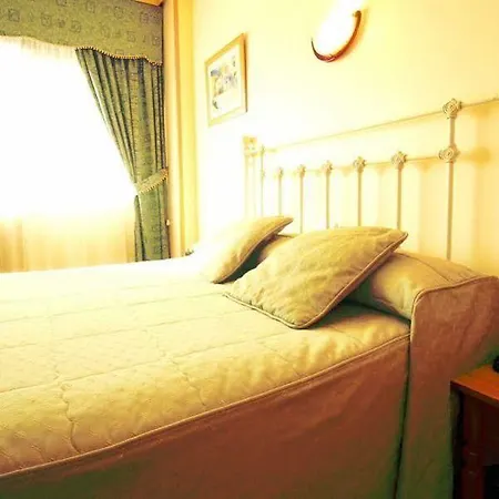 America Hotel 2*